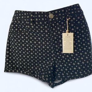 Black and white patterned shorts SO 13
